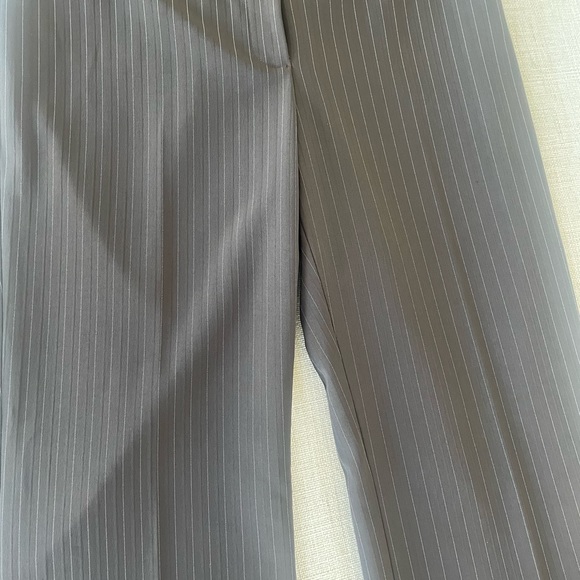 NWT Tahari career pin stripe pants| tahari casual pants | size 6 - Picture 8 of 8